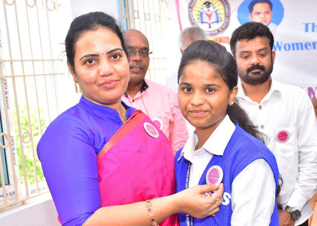 India Turns Pink and Thalapathy K.Vinayakam Women’s Arts and Science College jointly organized Breast Cancer Awareness Drive 2022